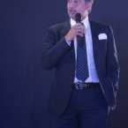 4. Carlos José Martí%2c Vicepresidente Ejecutivo de MARTÍ%2c concesionario Volvo Car Panamá- agradeciendo a los invitados por su asistencia al evento